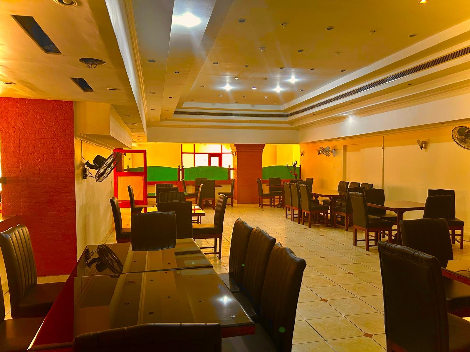 Hotel Savoy Dining Area